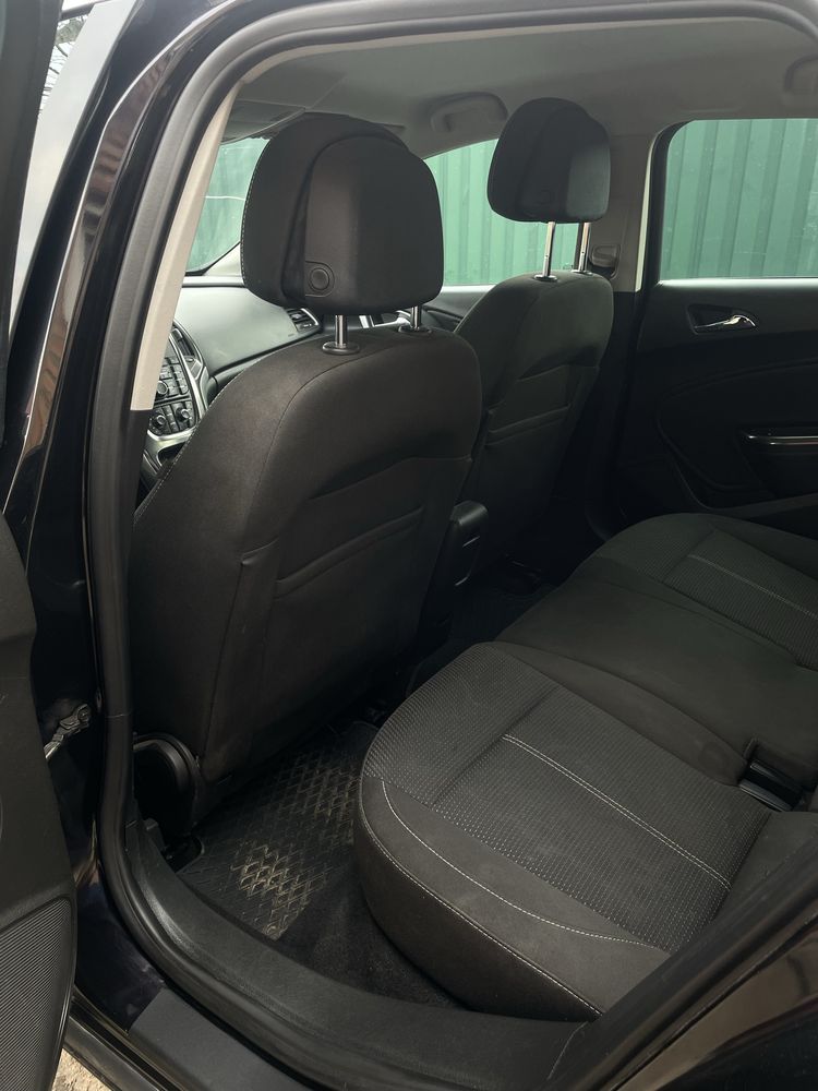 В продажу Opel Astra j