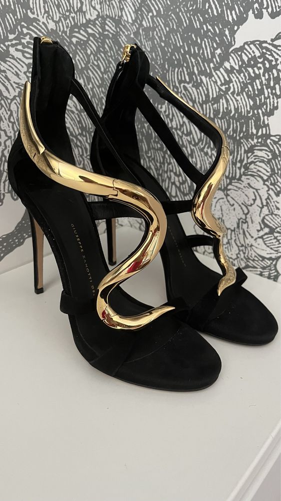 Giuseppe Zanotti Alien 115 camosico 38 czarne złote szpilki skóra