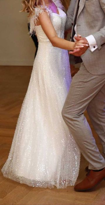 Suknia ślubna z piórami