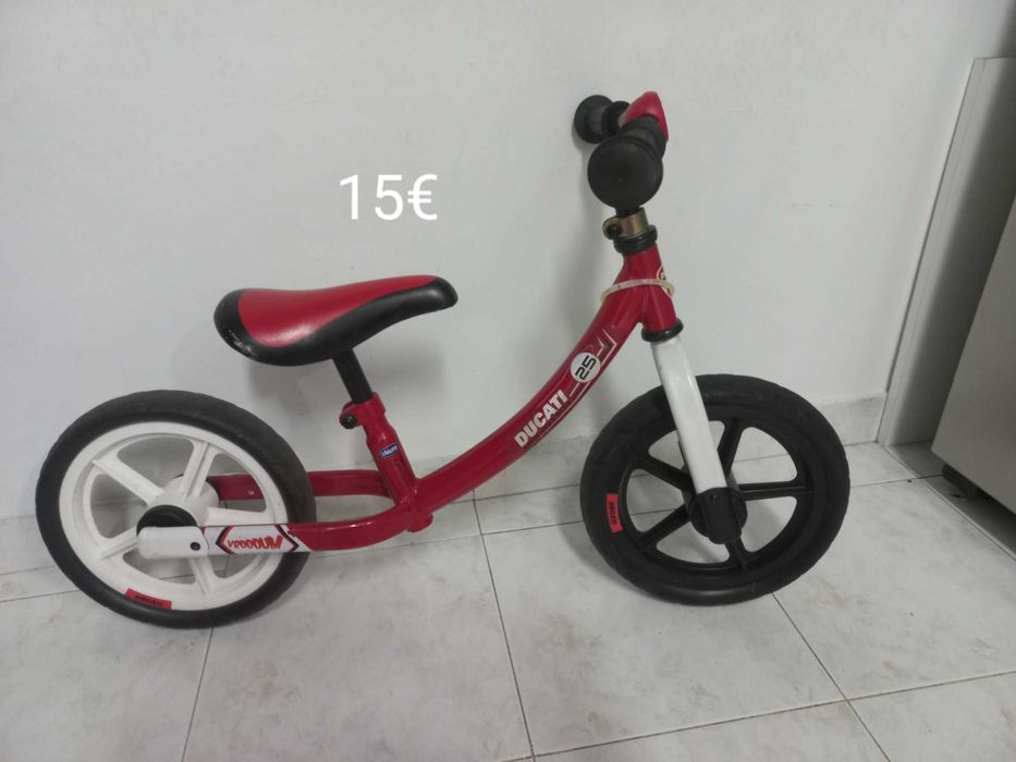 Carinho de bebe,  brinquedo