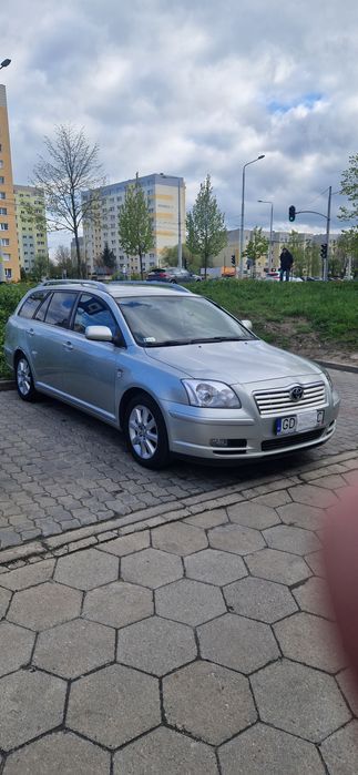 Toyota Avensis 2005 rok