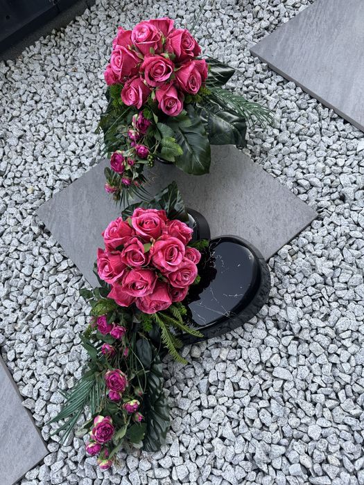 Kompozycja nagrobna z sercem