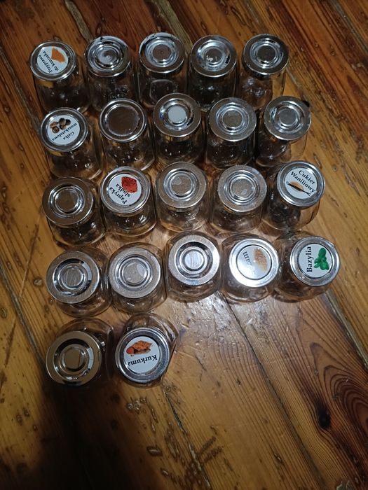 Zestaw słoiczków do przypraw lub przechowywania