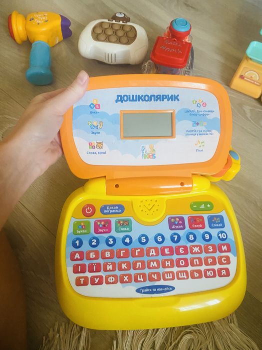 Іграшки всі в робочому стані  на батерейках