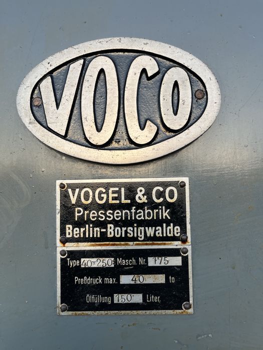 Prasa hydrauliczna VOCO Vogel 40×250 – 40 T