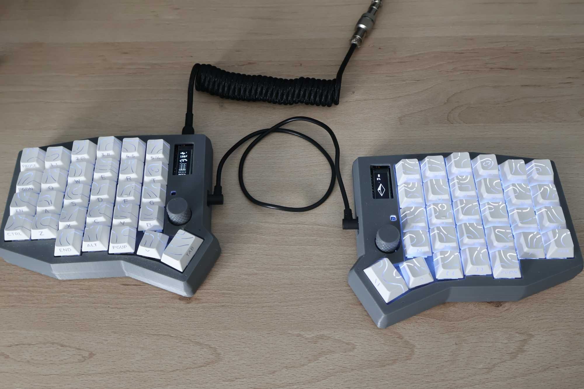 Роздільна, ортогональна спліт клавіатура Sofle RGB Wireless v2