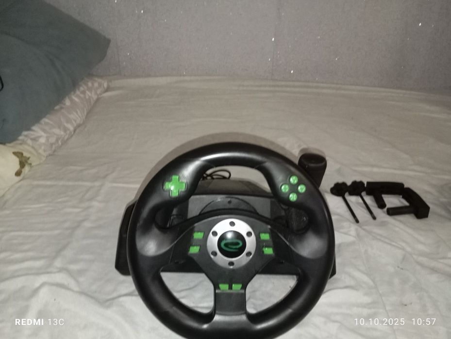 Игровой руль, в хорошем состоянии