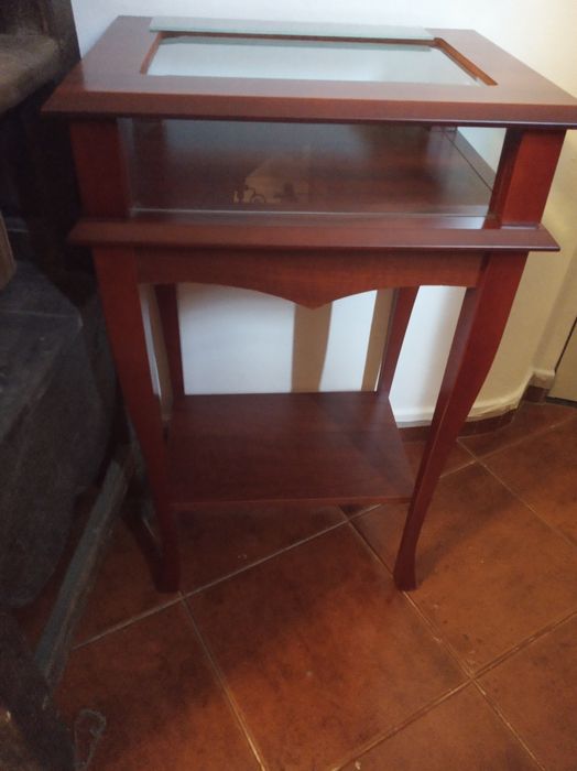 Mesa vitrine madeira