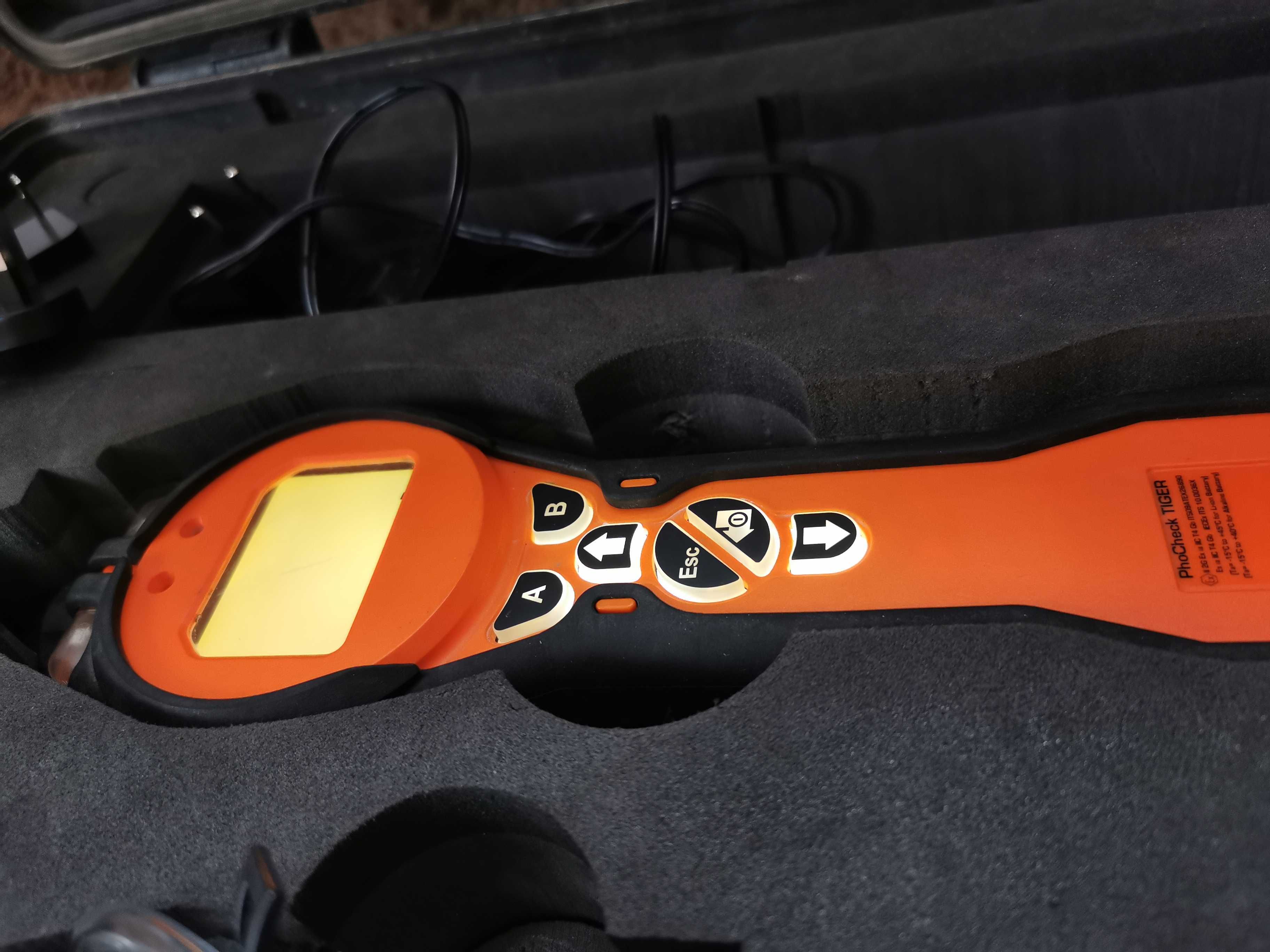 Detektor lotnych związków PhoCheck Tiger  ZESTAW Detektor gazu