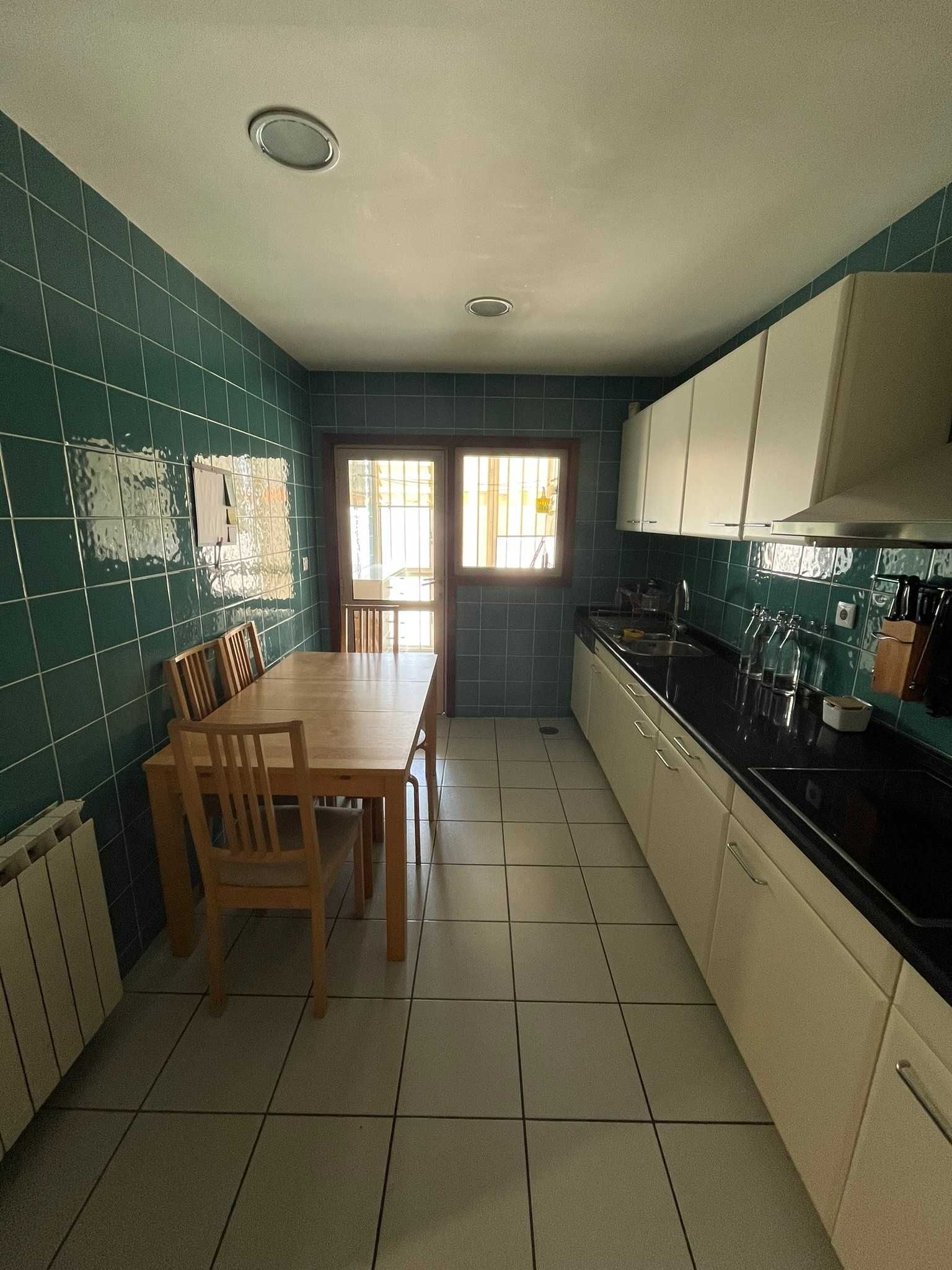 Arrenda-se T4 com garagem na Quinta da Romeira - Coimbra