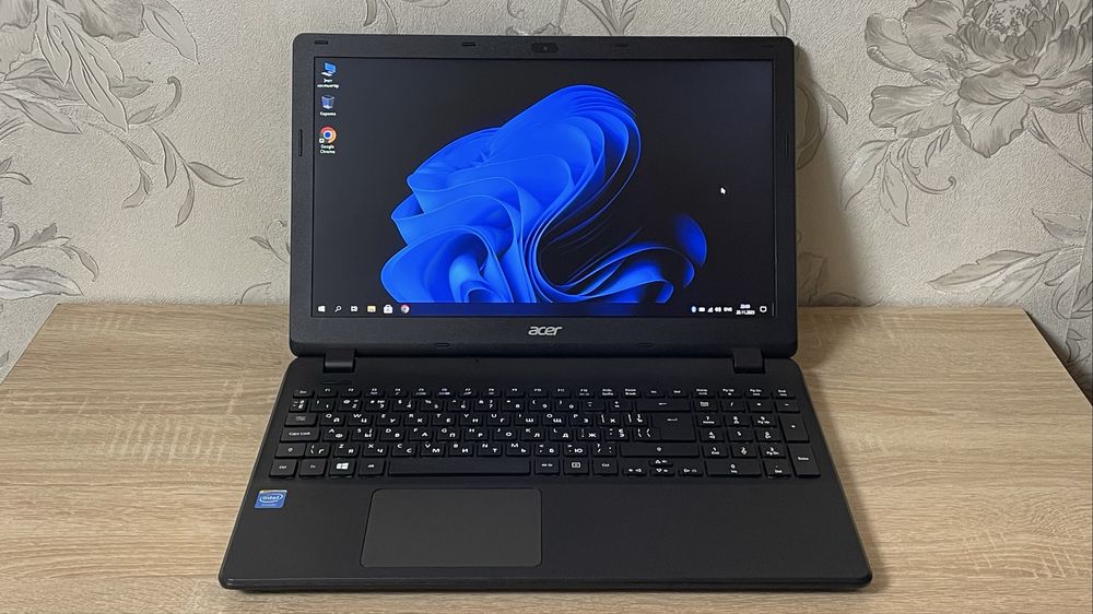 Ноутбук Acer Aspire ES1 / 8 GB RAM / SSD / 3 год. акб / Ідеал