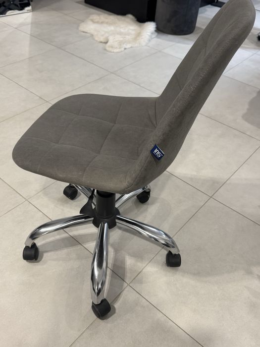 Крісло офісне сіре