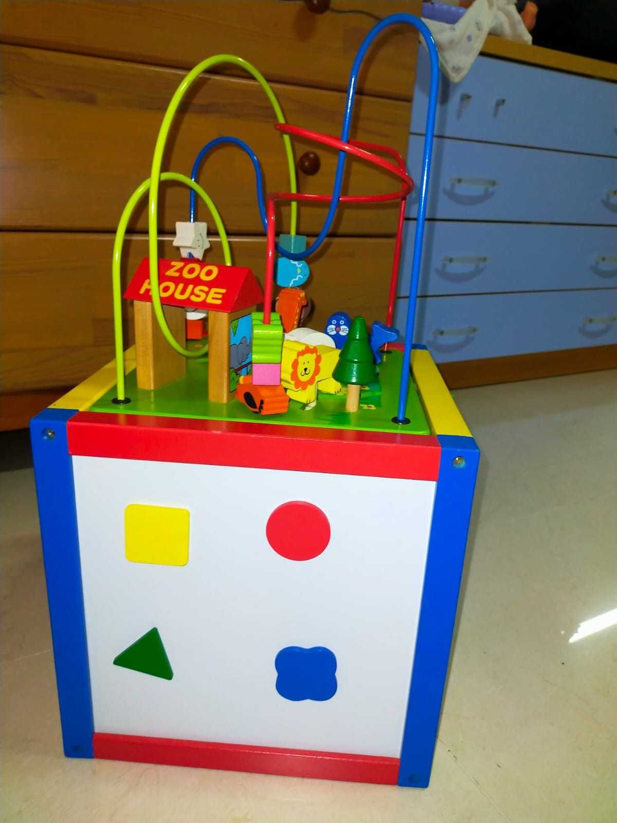 Brinquedo de madeira - cubo com várias funções