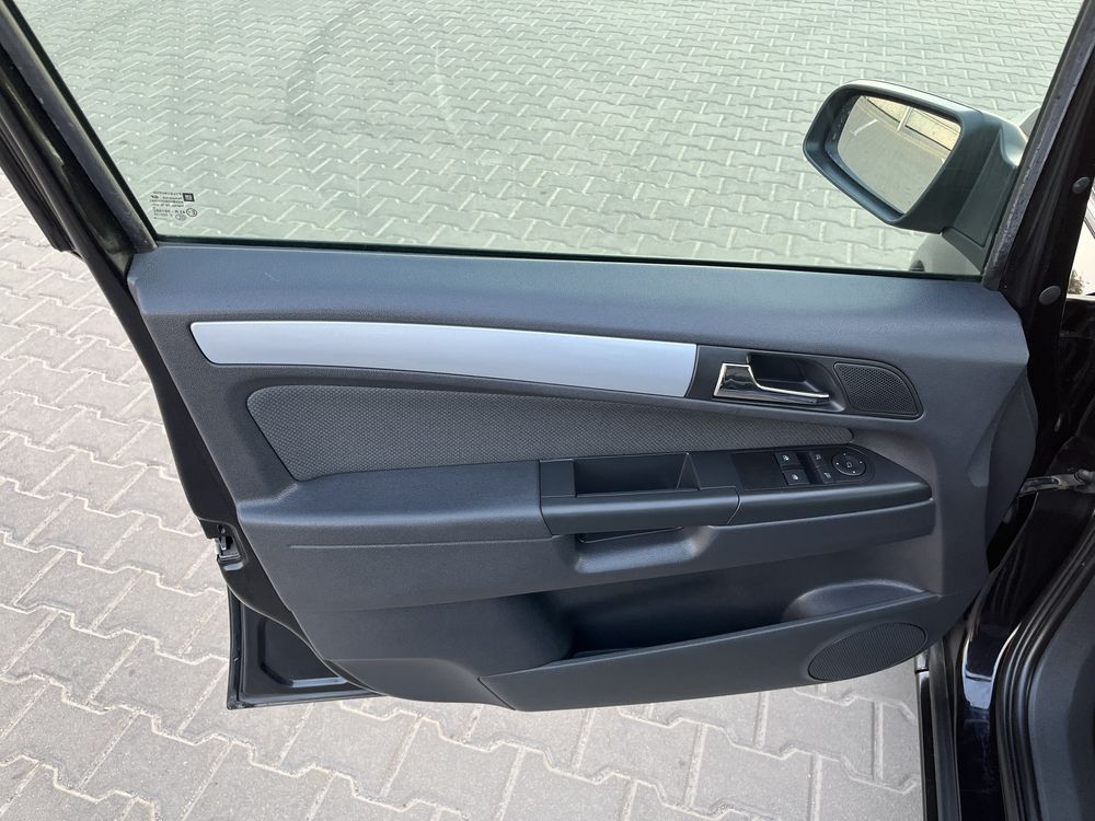 Продам нефарбоний Opel Zafira 2006 1.8