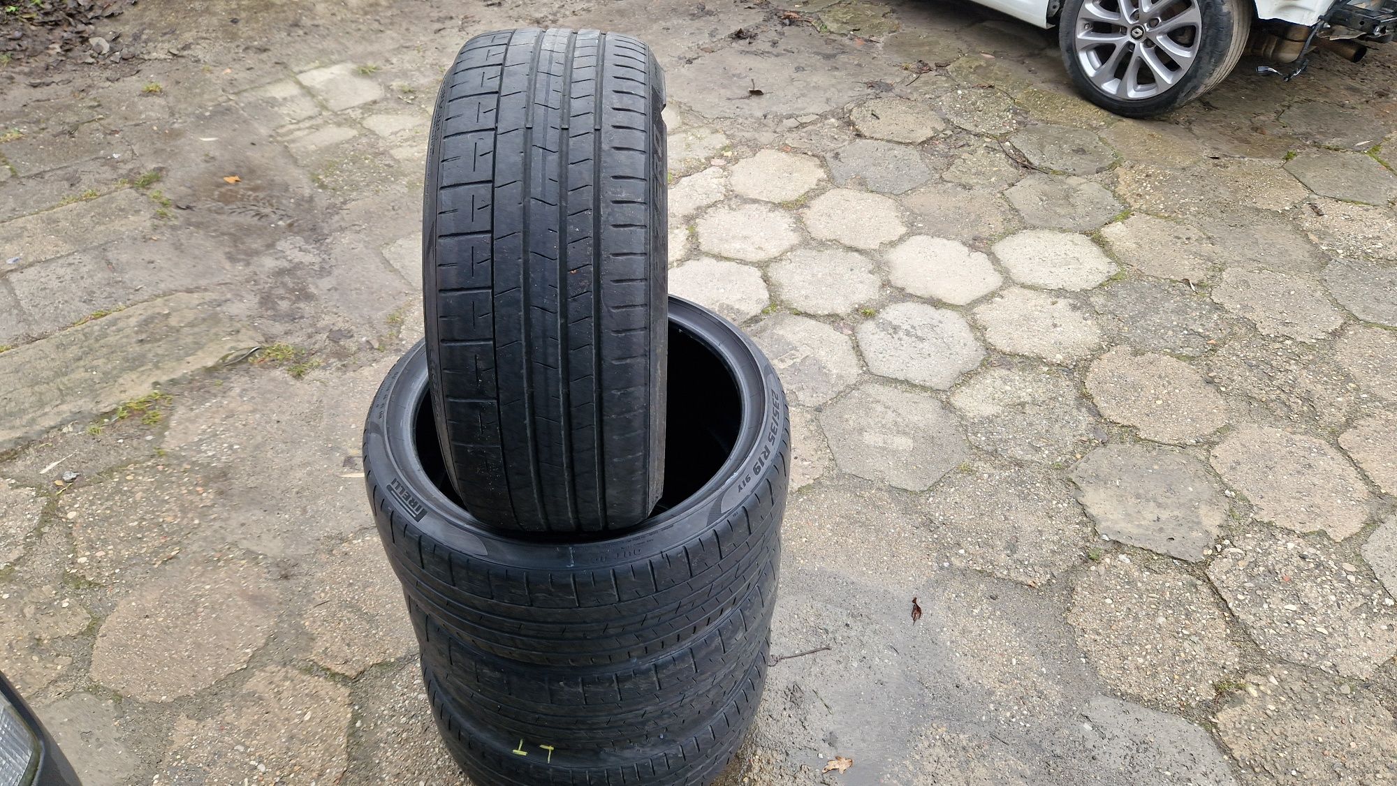 Opony Pirelli P Zero 235/35/19 lato 4 szt