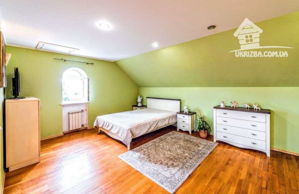 Київ. Будинок 360кв. Ділянка 16 соток, до 15 осіб.