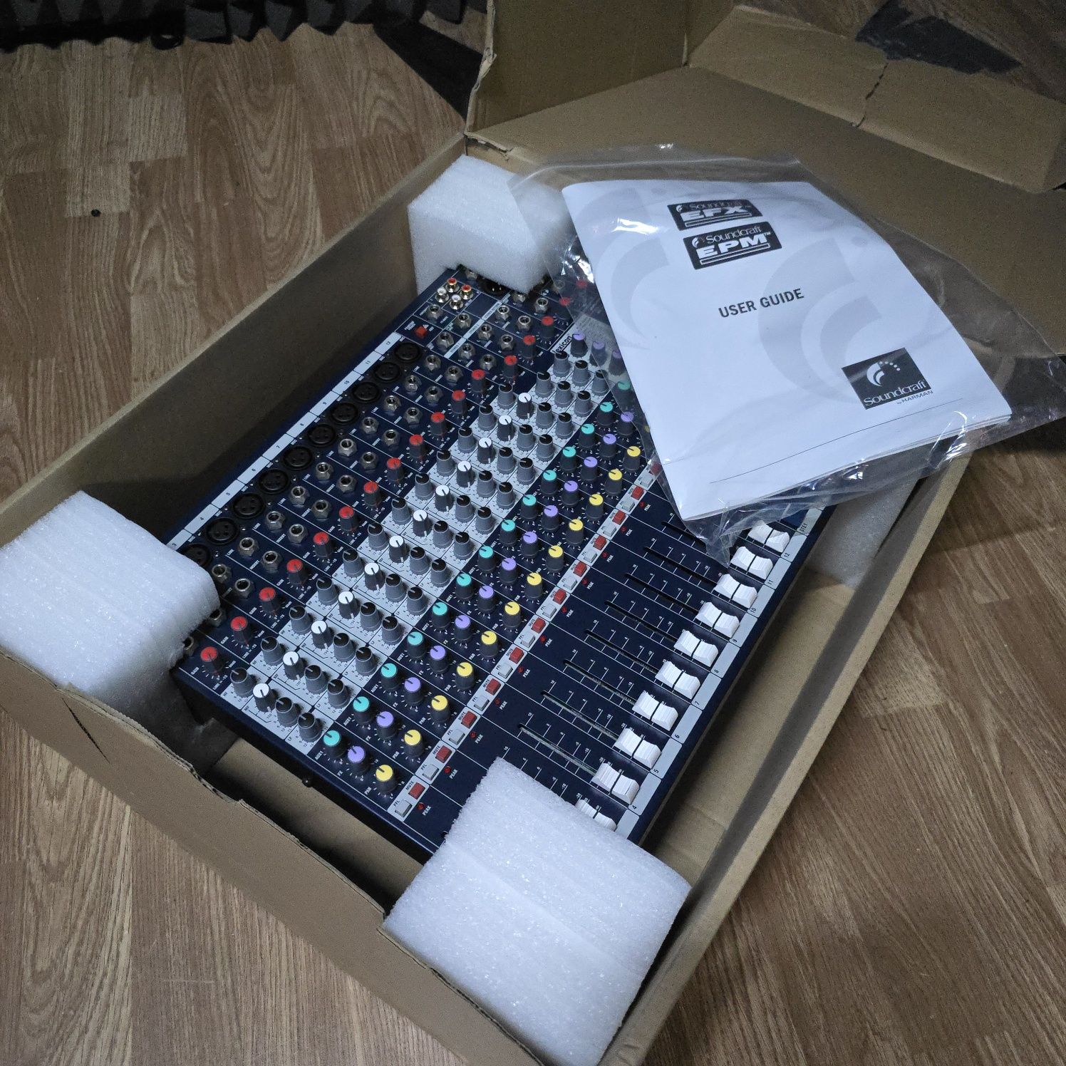 Mesa de Mistura Soundcraft EFX12 Lexicon