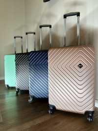 Nowa walizka średnia/ walizki podróżne hit cenowy!