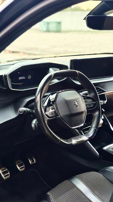 PEUGEOT 2008 1.2 GT