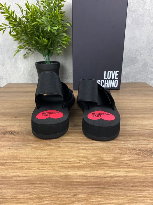 Damskie buty Love Moschino r. 35 – designerskie klapki z logo
