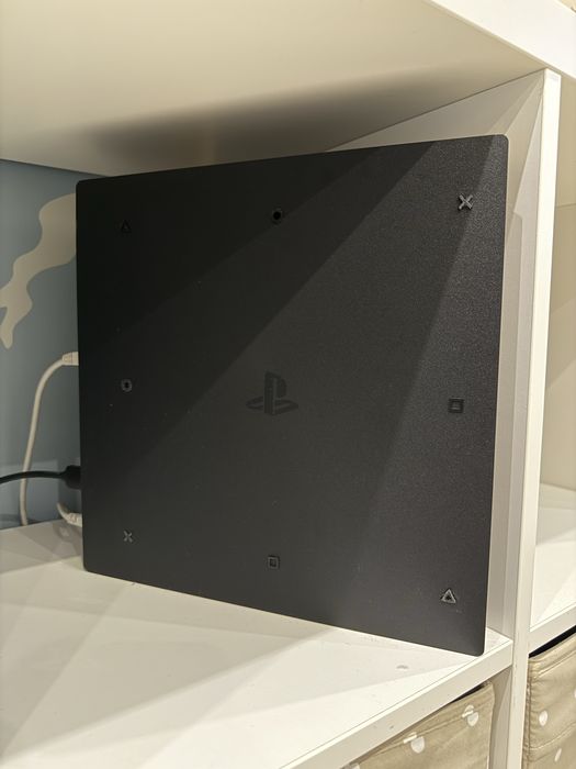 Sony PlayStation Pro 4 1T + ігри + 2 джойстики стан ідеальний