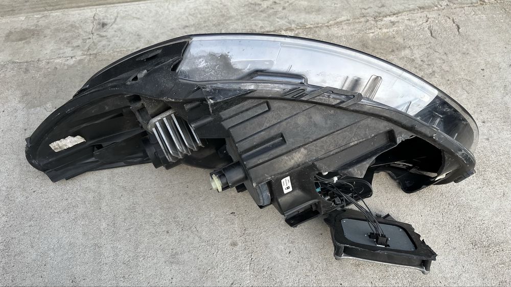 Lampa prawa przednia przód Clio IV 4 Xenon Initiale uszkodzona