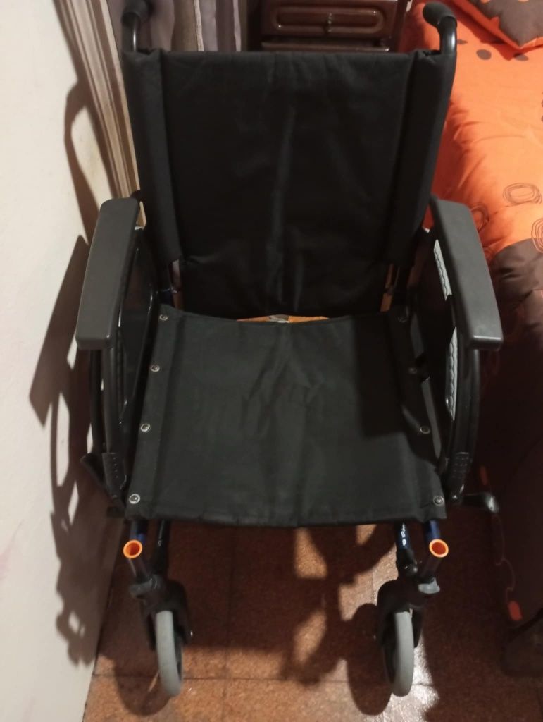 Vendo cadeira de rodas
