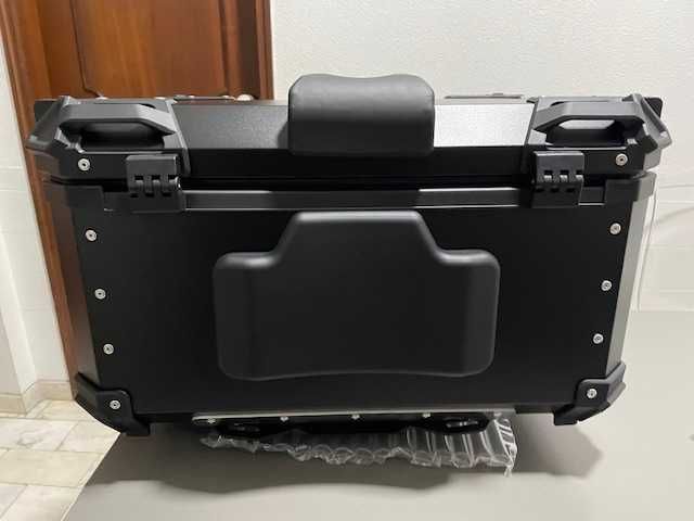 Mala topcase 65 litros.  ALUMINIO