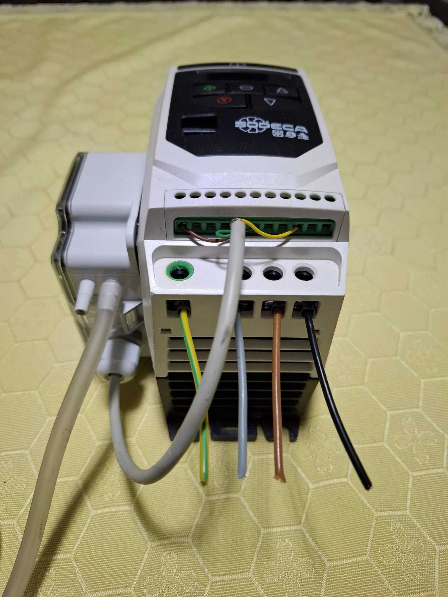 Variador eletrónico de velocidade para motores AC