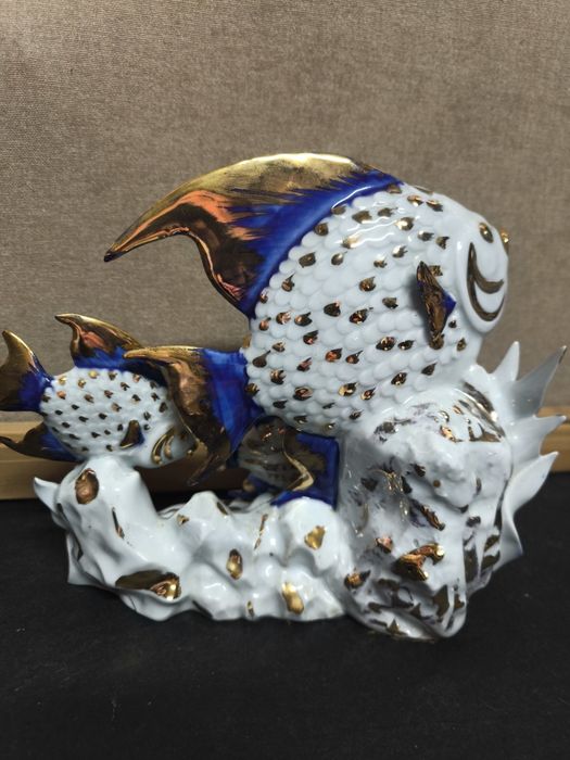 Escultura Peixes Porcelana Azul Ouro
Majestosa e vibrante figura decor