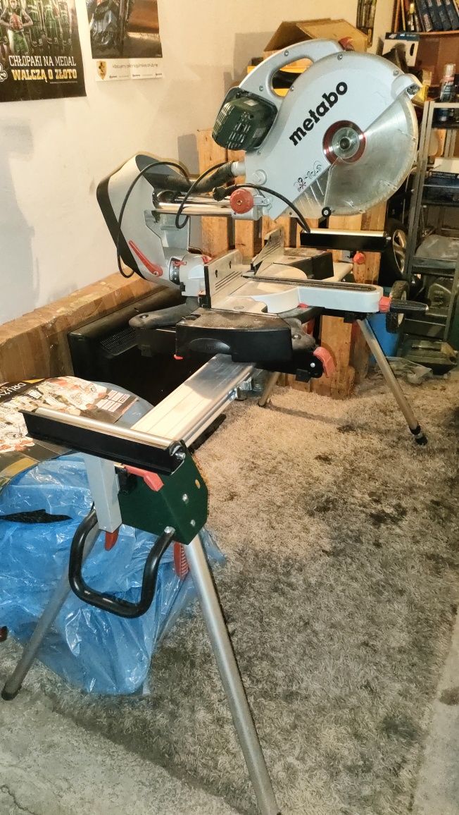 Pilarka ukośnica Metabo KGS 315 Plus  z posuwem + stół KSU 401