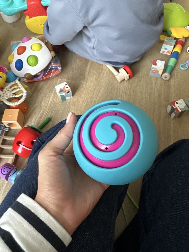 Ombeeball fat brain toys