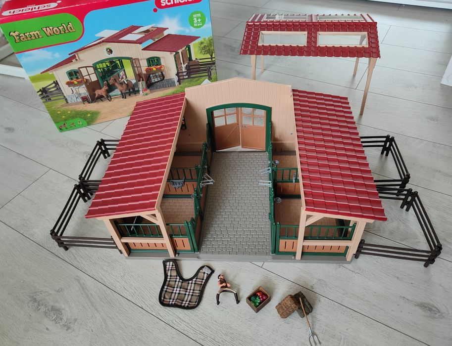 Schleich 42195 stajnia dla koni