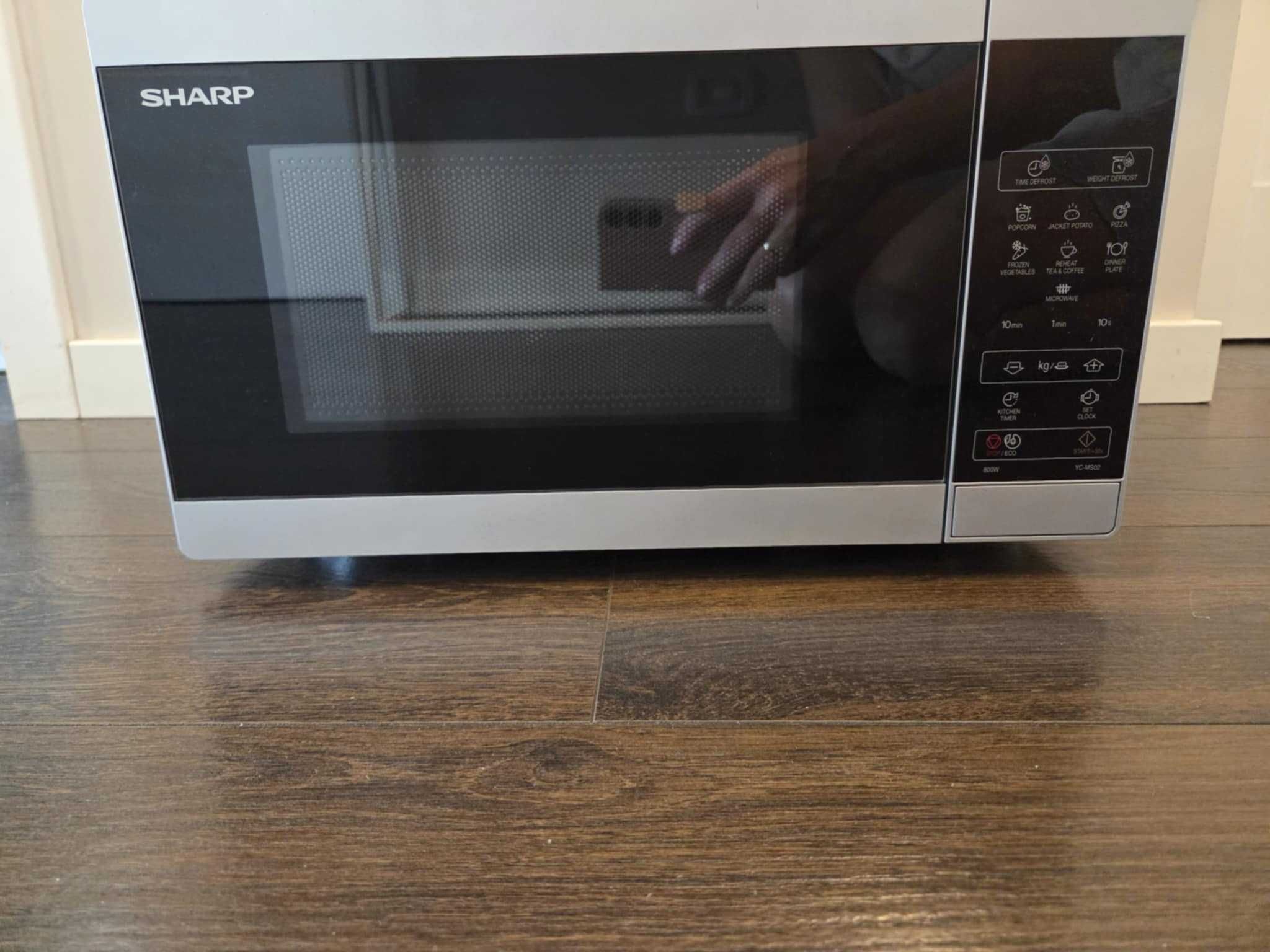 Kuchenka mikrofalowa wolnostojąca Sharp YC-MS02E-S 20L
