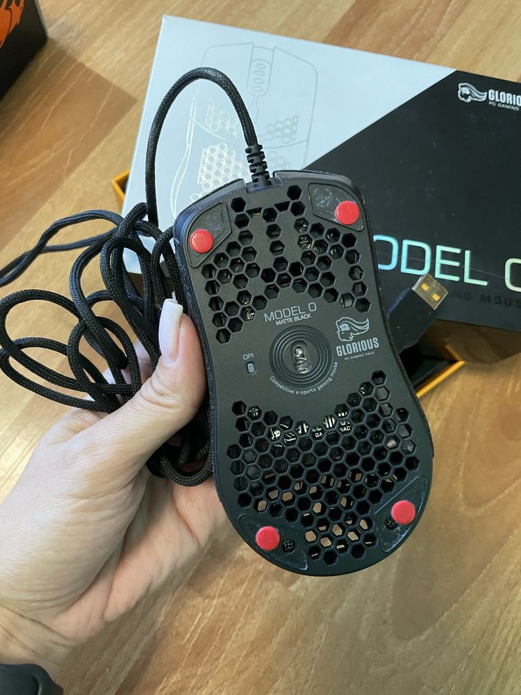 Мишка Glorious Model O RGB USB Black та тримач для шнура