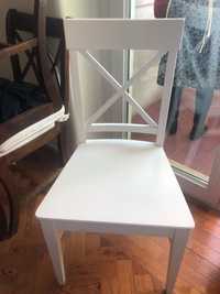 Conjunto de 2 Cadeiras em madeira pintadas a branco