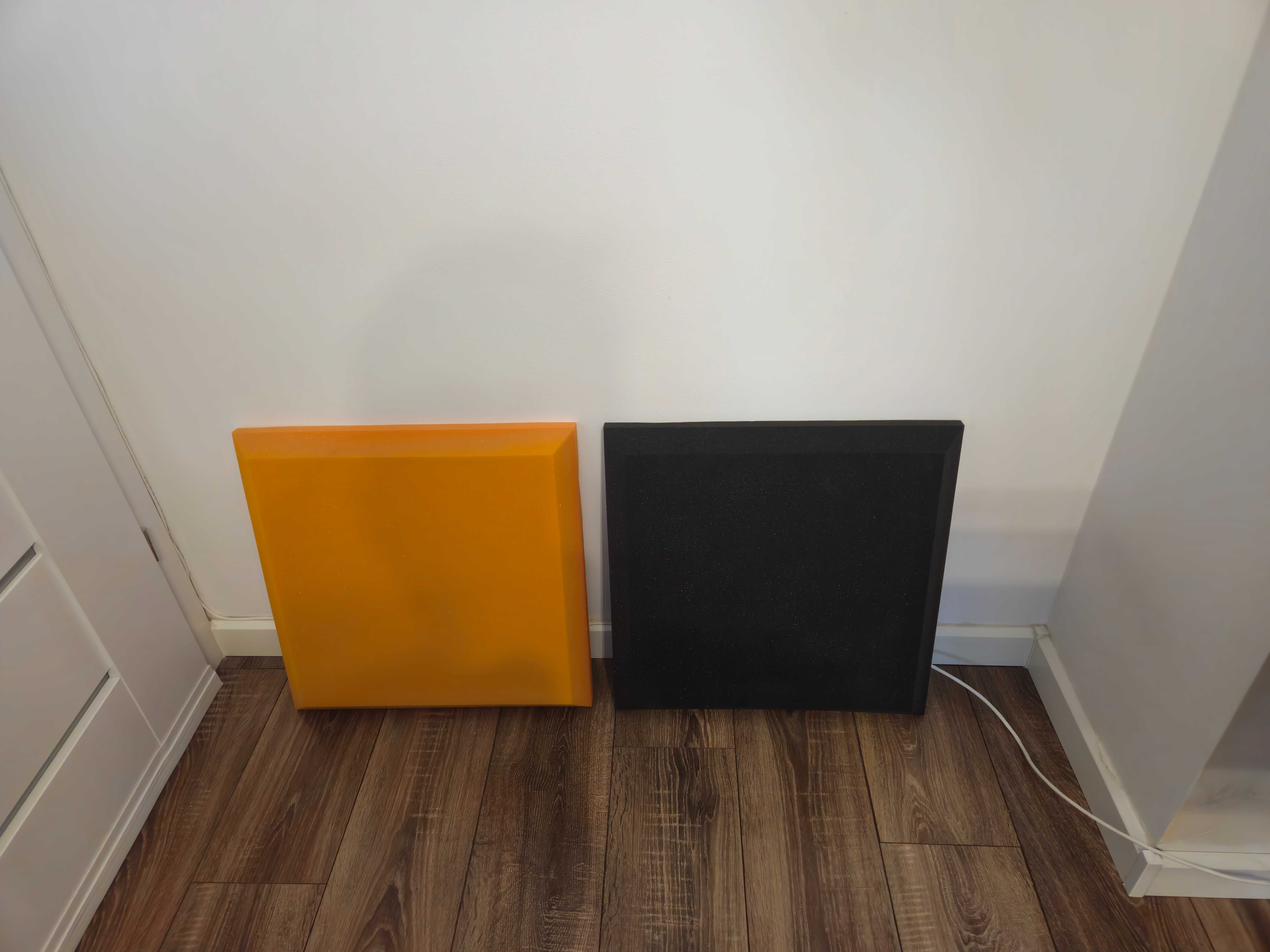 Pianki Akustyczne 50x50x5 Kolor czarny i pomarańczowy