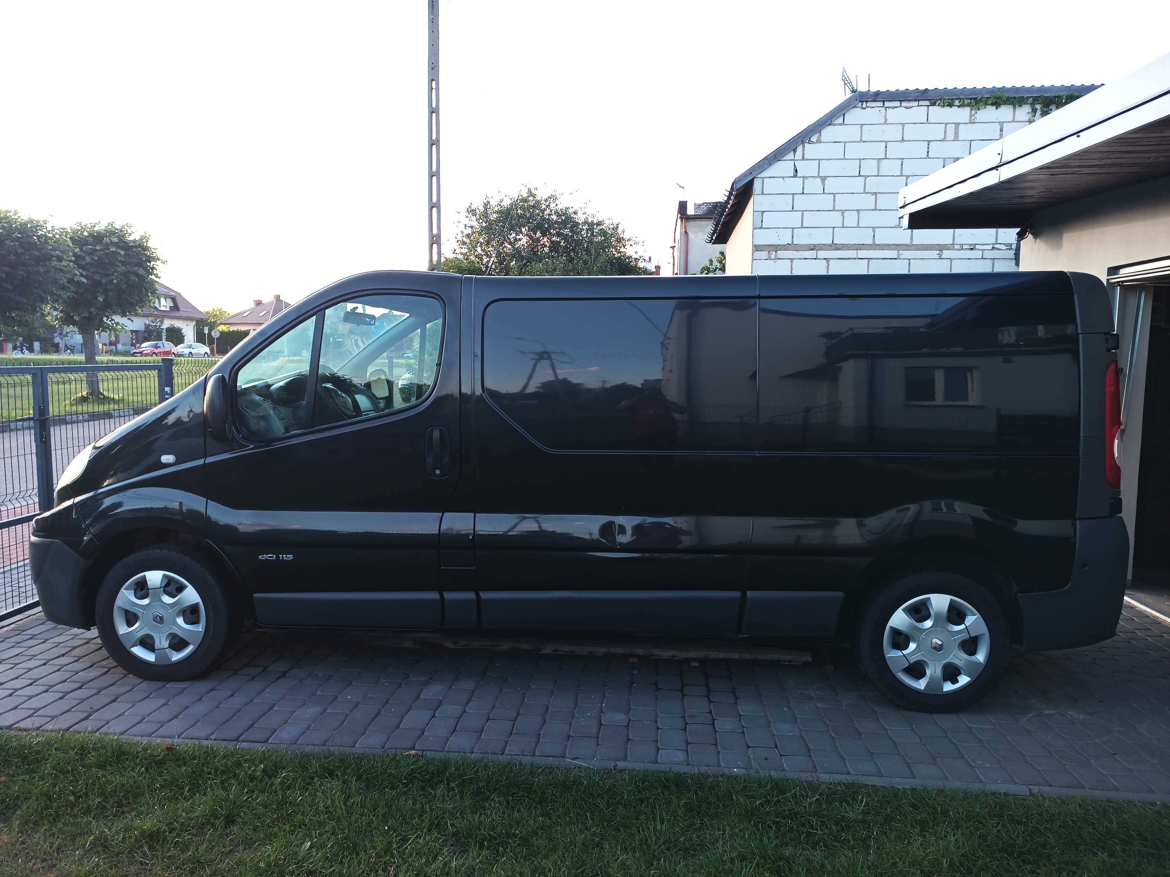 Renault Trafic rok 2011,  Long 2,0 blaszak klimatyzacja