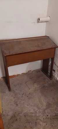 Stary sekretarzyk drewniany ; Stare biurko drewniane