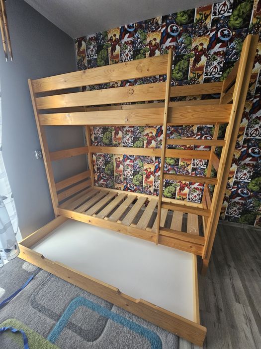 Łóżko piętrowe z litego drewna