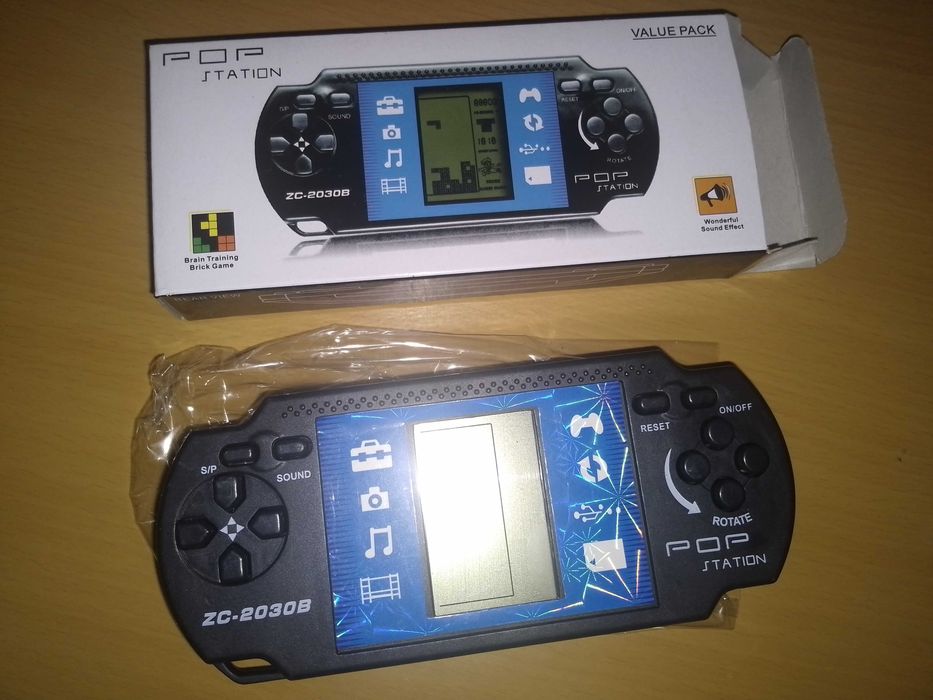 Тетріс портативна приставка