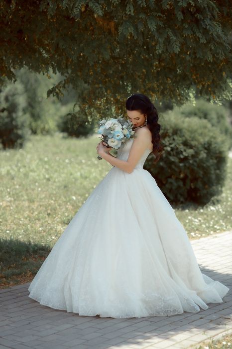 Продам весільну сукню