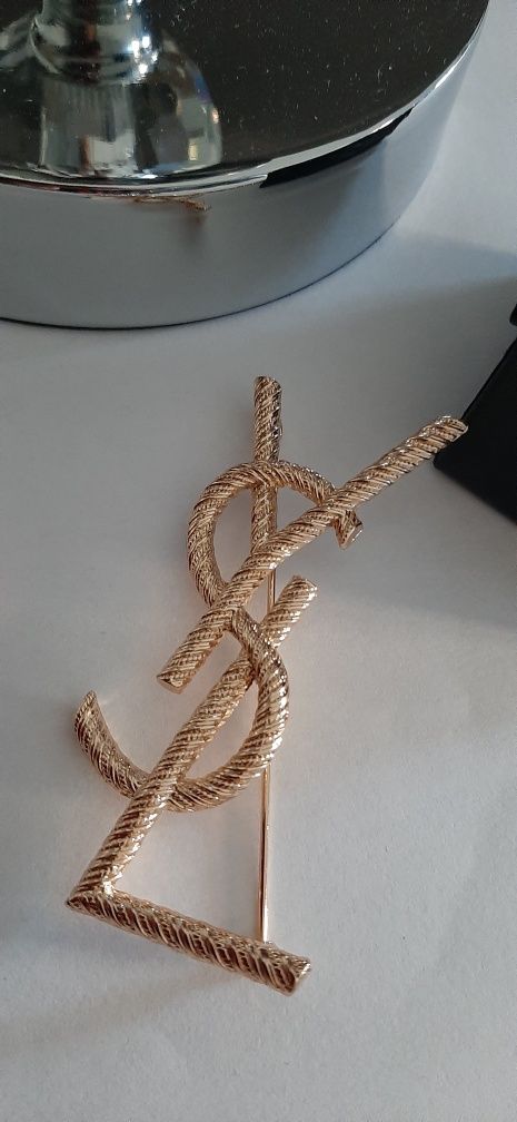 Jakość Premium Złota broszka ysl model Opyum wybity napis Cudo lv cc