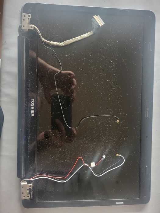 Sprzedam klapę matrycy do Laptopa TOSHIBA SALELLITE A500-13C Posiadam