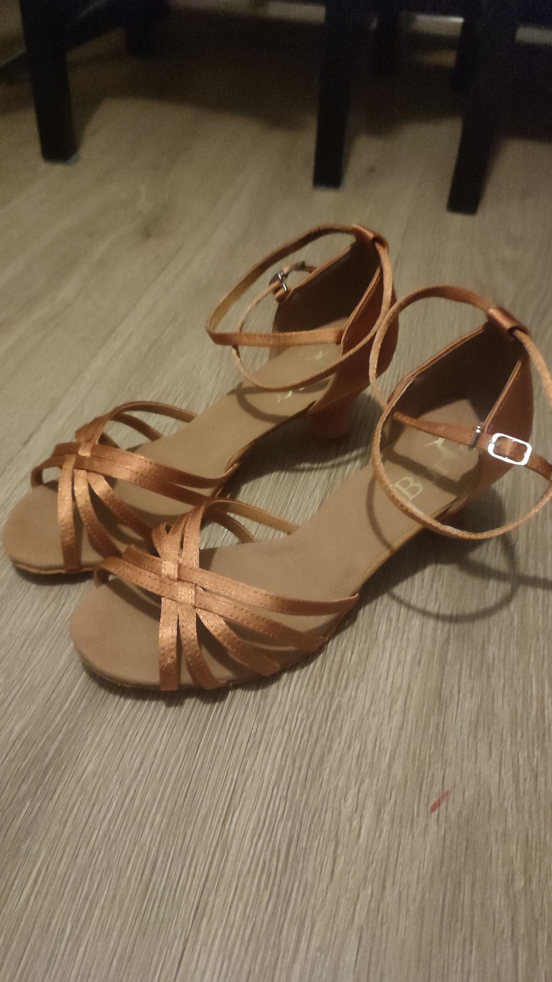 Buty do tańca towarzyskiego salsa beżowe 5 cm