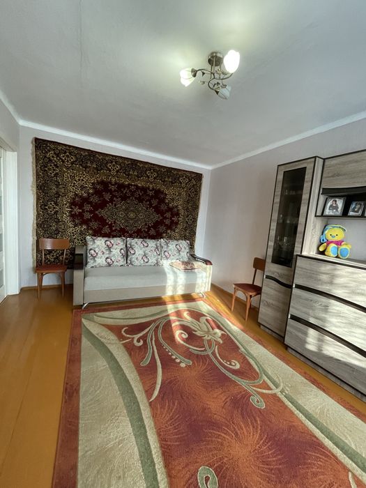 Трикімнатна , доглянута та затишна квартира(!)