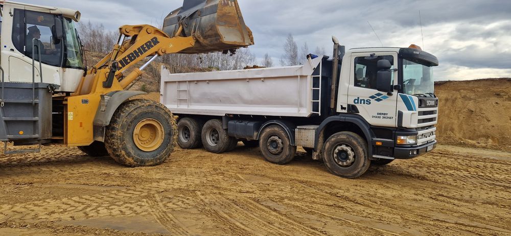 Usługi transportowe materiałów sypkich wywrotka 8x4 4-os naczepy