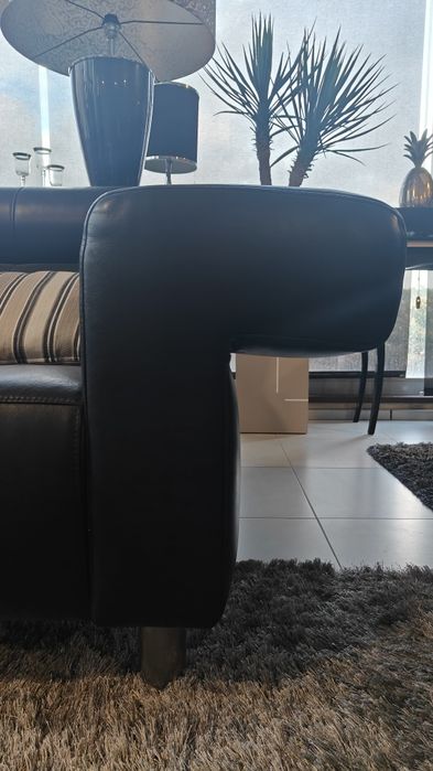 Sofá de exposição - Pele sintética