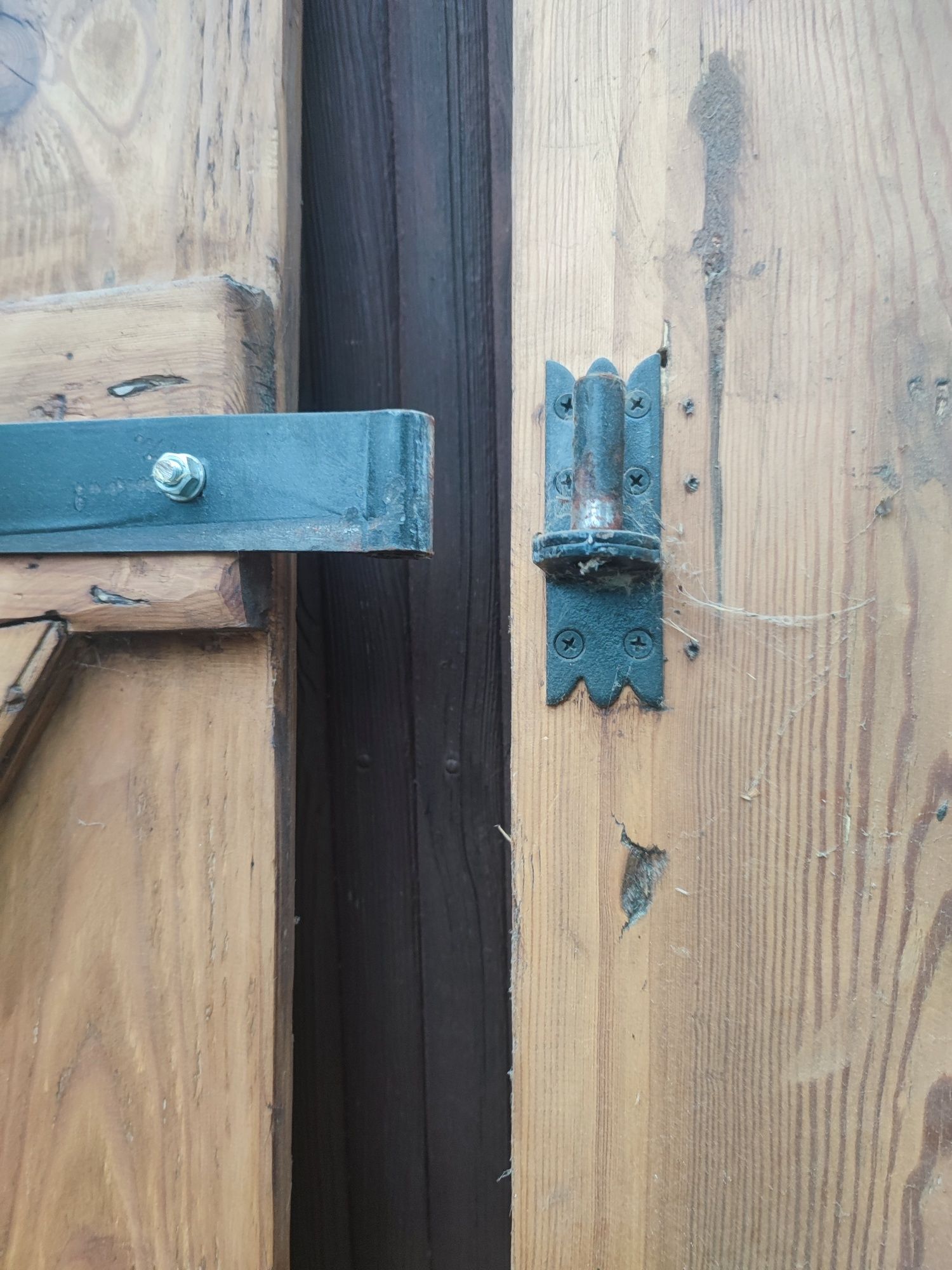 Drzwi drewniane stare po renowacji