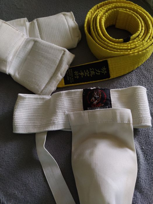 Жовтий пояс захист паху  (ракушка)  захист на кисті рук